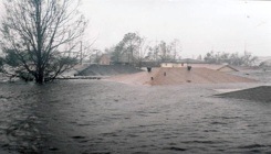 Hurricana Katrina destroying homes in Louisiana